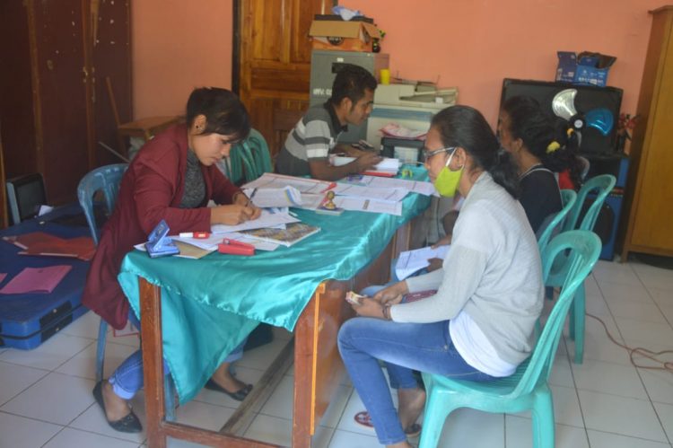 Suasana pendaftaran peserta didik baru (PPDB) di SMP Negeri 2, Kecamatan Solor Barat, Kabupaten Flores Timur / Foto BentaraNet (Robert NS)