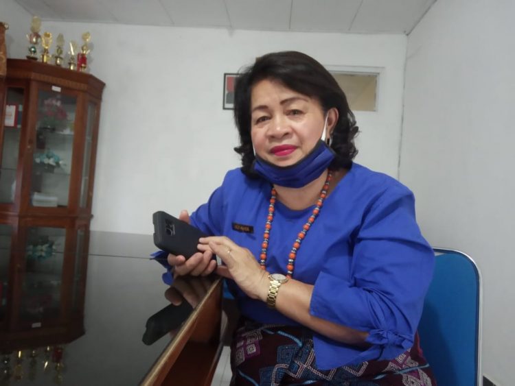 Direktris PDAM SoE, Lely Hayer(Foto: Joe Kikhau/BentaraNet)