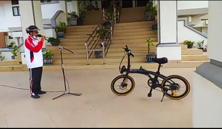 Bupati TTS, Egusem P Tahun saat memberikan arahan sebelum kegiatan sepeda ria (Foto: Rekaman layar video siaran langsung)