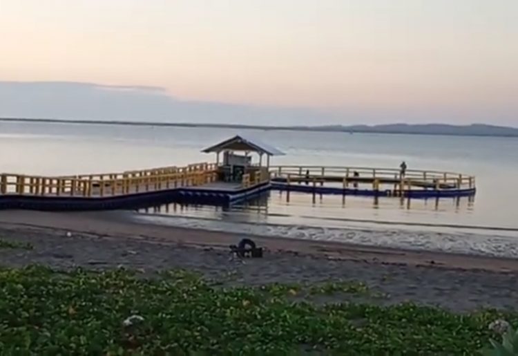 Kolam dan jeti apung di Pantai Wulenluo (Harnus) / Foto : BentaraNet