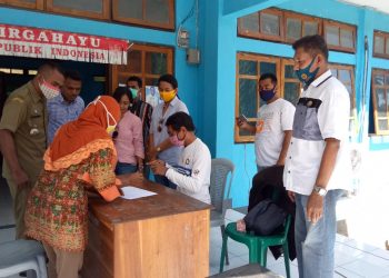 49 Pedagang Kecil Di Pasar Sagu Adonara, Mendapat Bantuan Modal Usaha