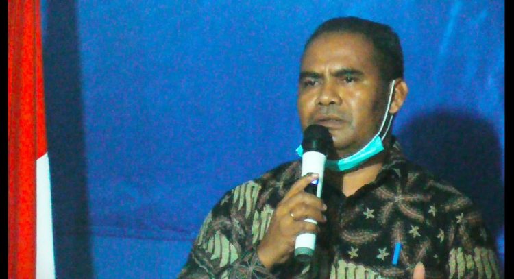 Ketua Komisi IV DPRD Kabupaten TTS, Marten Tualaka saat memberikan sambutan pada acara pelantikan pengurus GMKI SoE (Foto: Joe Kikhau/BentaraNet)