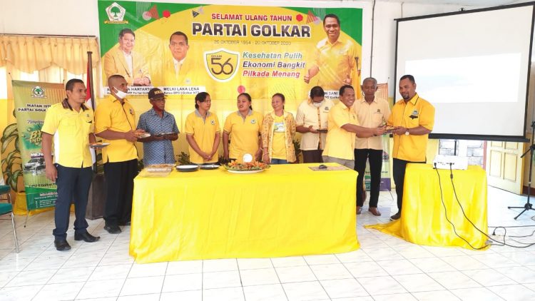 Pengurus dan anggota Partai Golkar Flotim saat merayakan HUT ke 56 Partai Golkar / Foto BentaraNet (Redem Welan)