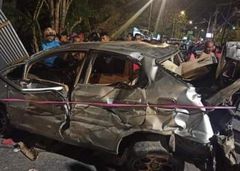 Truk Tangki Meluncur Bebas, Tabrak Avanza, Motor dan Seruduk Rumah Warga