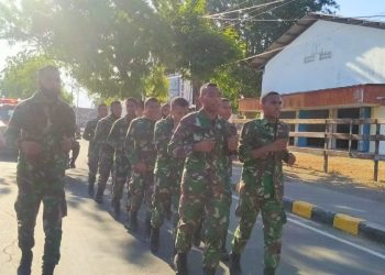 Sembuh dari Covid-19, 12 TNI-AD Long March Menuju Makodim 1603/Sikka