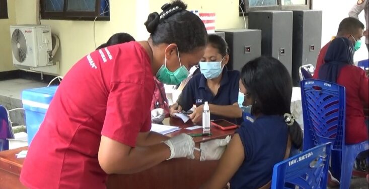 Pemda Lembata Bersama TNI-Polri Gelar Vaksinasi Massal di 21 Titik, Total Penerima 2.169 Orang