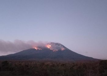 Helikopter Water Bombing Akan Dikerahkan Padamkan Api di Lereng Ile Lewotolok