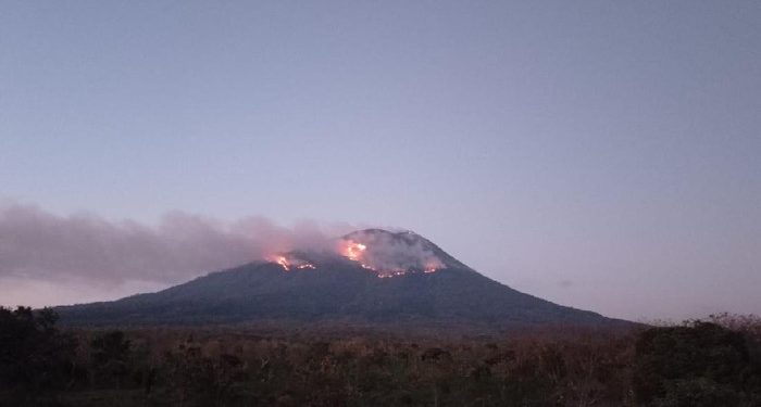 Helikopter Water Bombing Akan Dikerahkan Padamkan Api di Lereng Ile Lewotolok