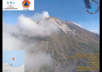 Helikopter BNPB Berhasil Padamkan Api di Lereng Ile Lewotolok