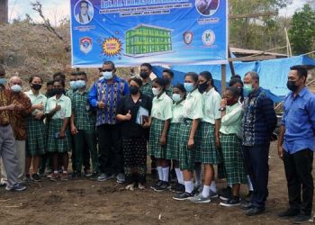 Thomas Ola Janji Sumbangkan Perpuluhan Gaji Perdana sebagai Bupati Lembata untuk SMA SKO SMARD