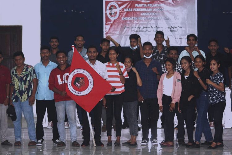 Sebanyak 20 calon anggota AMA Lembata pose bersama saat mengikuti kegiatan MPAB di Aula Forum Komunikasi Umat Beragama, Maumere, Kabupaten Sikka, Sabtu (16/10/2021) /  Foto : BentaraNet