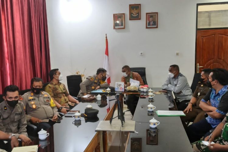 Rapat Koordinasi Forum Pimpinan Daerah Flores Timur bersama Gubernur Nusa Tenggara Timur secara virtual di ruang kerja Bupati Flores Timur, Larantuka, Kamis (10/3/2022) / Foto : BentaraNet (Teddy Kelen)