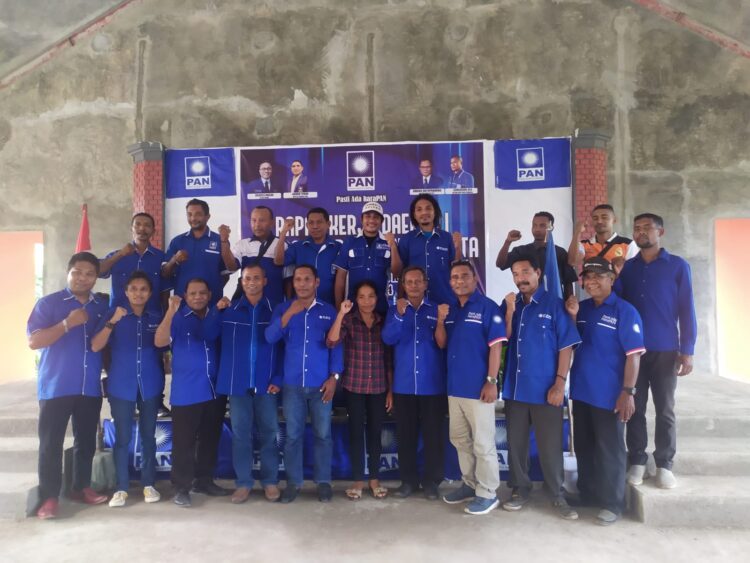 Pengurus DPD PAN Kabupaten Lembata foto bersama usai Rakerda I di aula Paroki Lamahora, Kota Lewoleba / Foto : BentaraNet