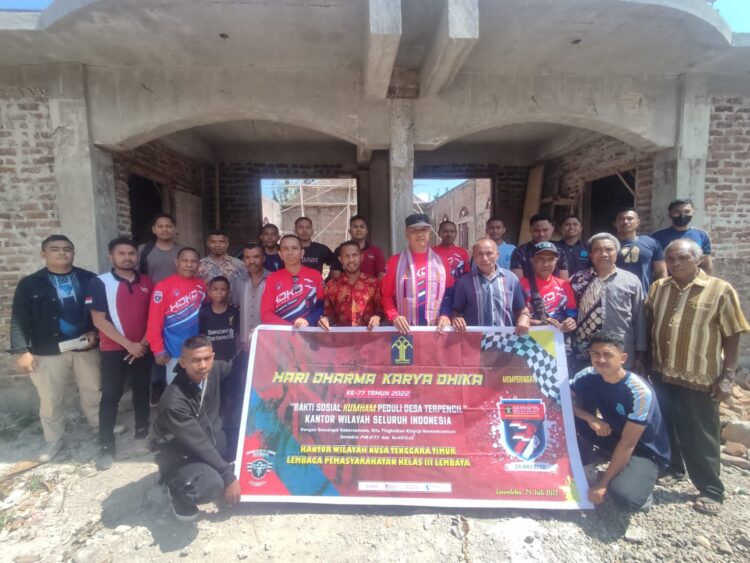 Kepala Lapas Kelas III Lembata, bersama Rombongan saat melakukan kegiatan Bakti Sosial Touring kumham di Desa Normal I dan Desa Hingalamamengi, Kecamatan Omesuri, Minggu (24 Juli 2022) / Foto : Bentara.Net (Teddy Kelen)