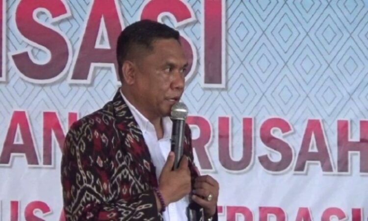 Kordinator PTSP (Pelayanan Terpadu Satu Pintu) Provinsi NTT Fransiskus Samon / Foto : BentaraNet (Dominikus Karangora)