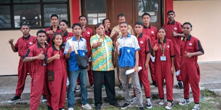 Siswa SMK Negeri I Ile Ape Magang di Malang