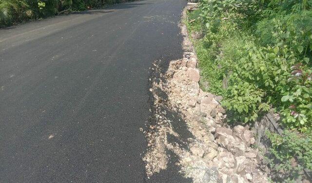 Belum Seminggu, Jalan PEN di Lembata Sudah Rusak
