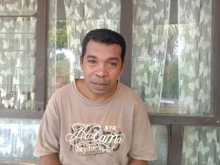 Kaka kandung Balbo (korban pengeroyokan ODGJ, Andreas Ledjab / Foto : BentaraNet (Dominikus Karangora)