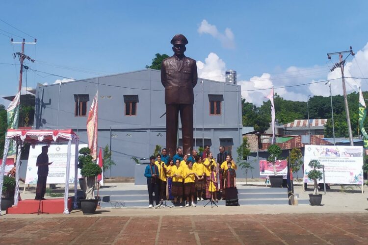 Patung Anton Enga Tifaona diresmikan Penjabat Bupati Lembata Marsianus Jawa pada Jumat (27/1/2022) / Foto : BentaraNet