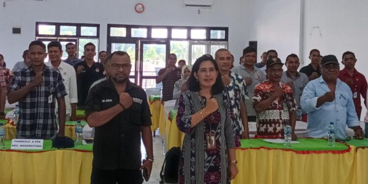 Bawaslu Lembata Imbau Masyarakat Cek Nama Dalam DPSHP di Papan Informasi Desa