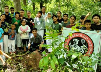 Robi Binsasi, Pelatih Karate yang Gemar Tanam Pohon