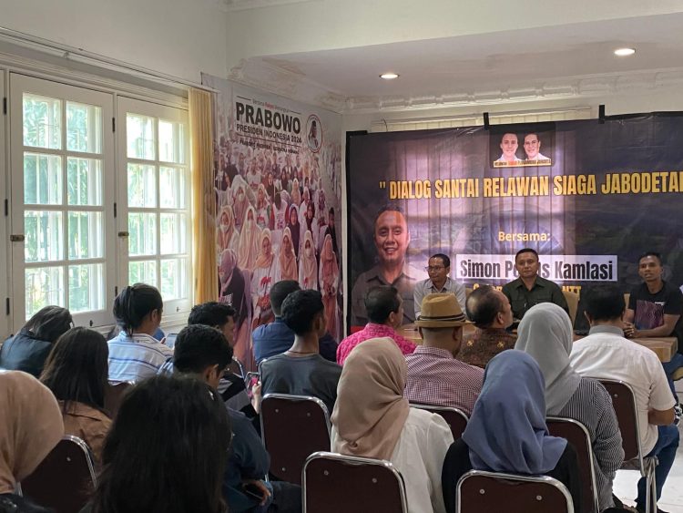 Suasana dilog masalah NTT antara Bakal Calon Gubernur NTT, Brigjen Simon Petrus Kamlasi dengan pemuda mahasiswa se-Jabodetabek yang tergabung dalam Relawan SIAGA Jabodetabek / Foto : Doc. Relawan SIAGA Jabodetabek