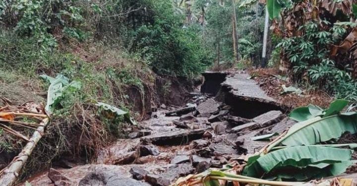 Hujan Lebat Sebabkan Akses Jalan ke Lewokurang Putus, Aktivitas Warga Lumpuh Total