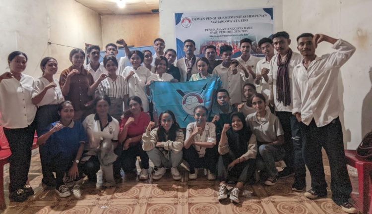 Anggota baru Himado Flotim foto bersama saat masa penerimaan anggota baru (PAB) / Foto : Istimewa