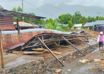 Angin Puting Beliung Robohkan Pasar Wulandoni, Total Kerugian Capai Ratusan Juta