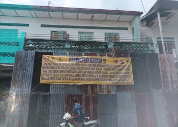Pemilik Jangan Abaikan Bangunan Toko yang Terancam Roboh di Kelurahan Waiwerang Kota, Camat Harus Tegas