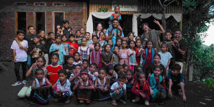 Pre – Launching Pustaka Bambu Jadi Jembatan Masa Depan Anak-anak di Adonara