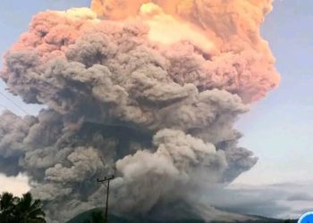 Gunung Lewotobi Laki-laki Meletus Spektakuler, Kolom Abu Capai 11 Ribu Meter