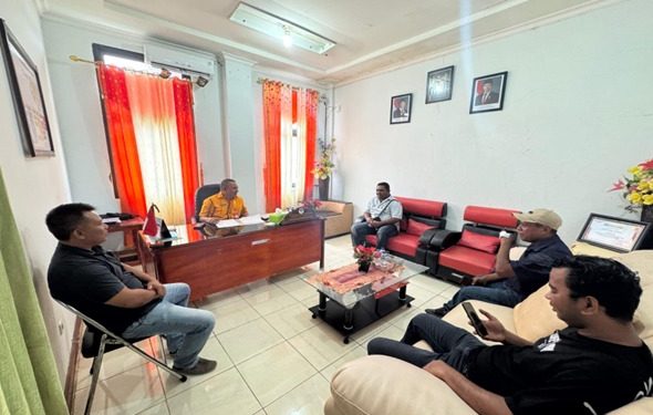 Sat Intelkam Polres Lembata Wawancarai Sekda Terkait Persiapan HUT Otonomi Daerah ke-26 Kabupaten Lembata