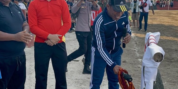 Wabup Lembata Buka Turnamen D’BELIUNG CUP U35+ Tahun 2025