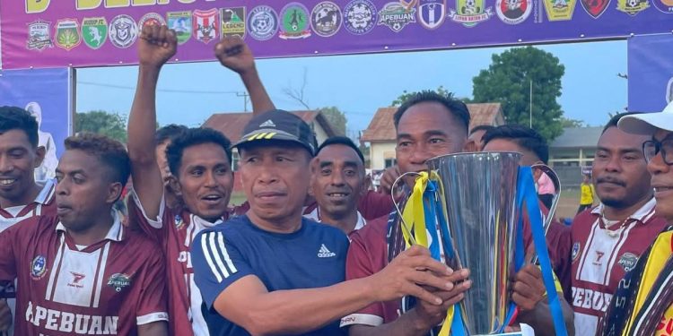 Bupati Lembata Resmikan Lapangan Sepak Bola Dadu Bliung Kolipadan